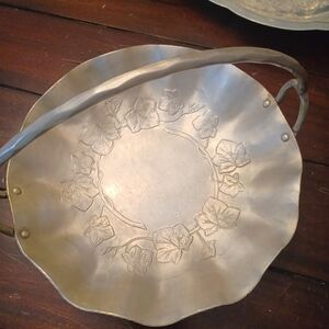 Everlast Hand Forged Aluminum Basket Tray Ivy